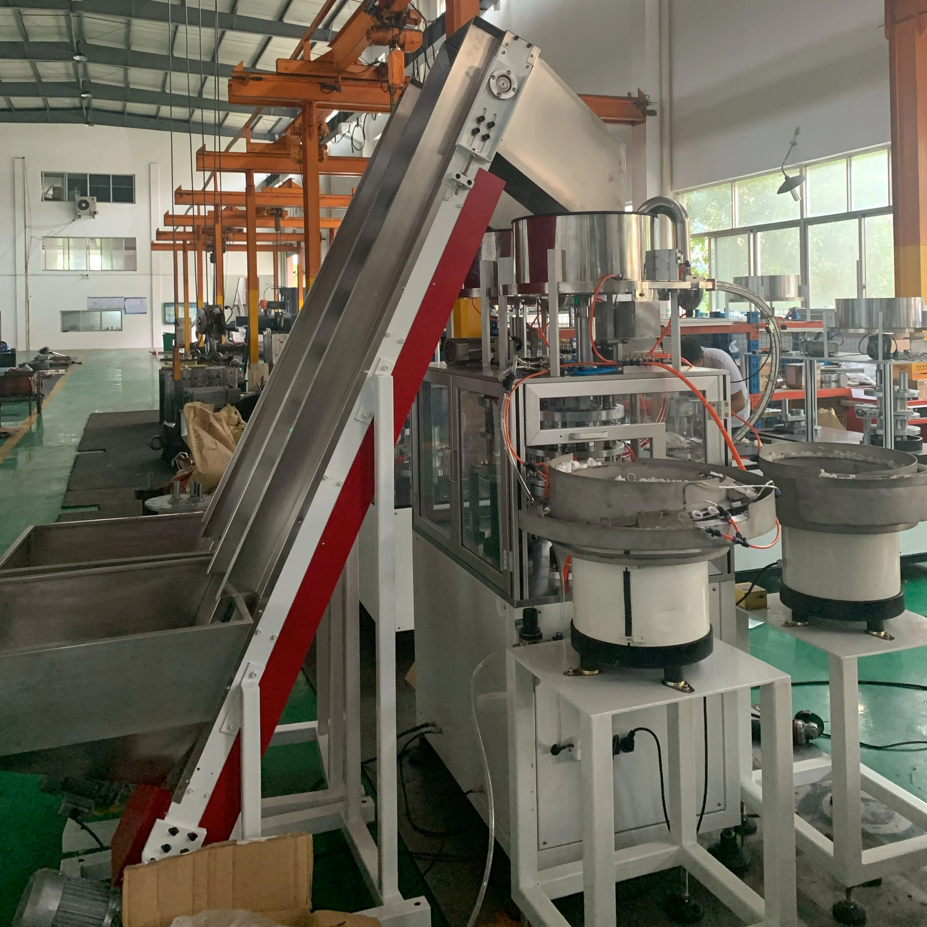 Automatic Put Liner and Safe Ring and Plug Into Cap Capping Assembly Machine Totally Four Parts Assembling