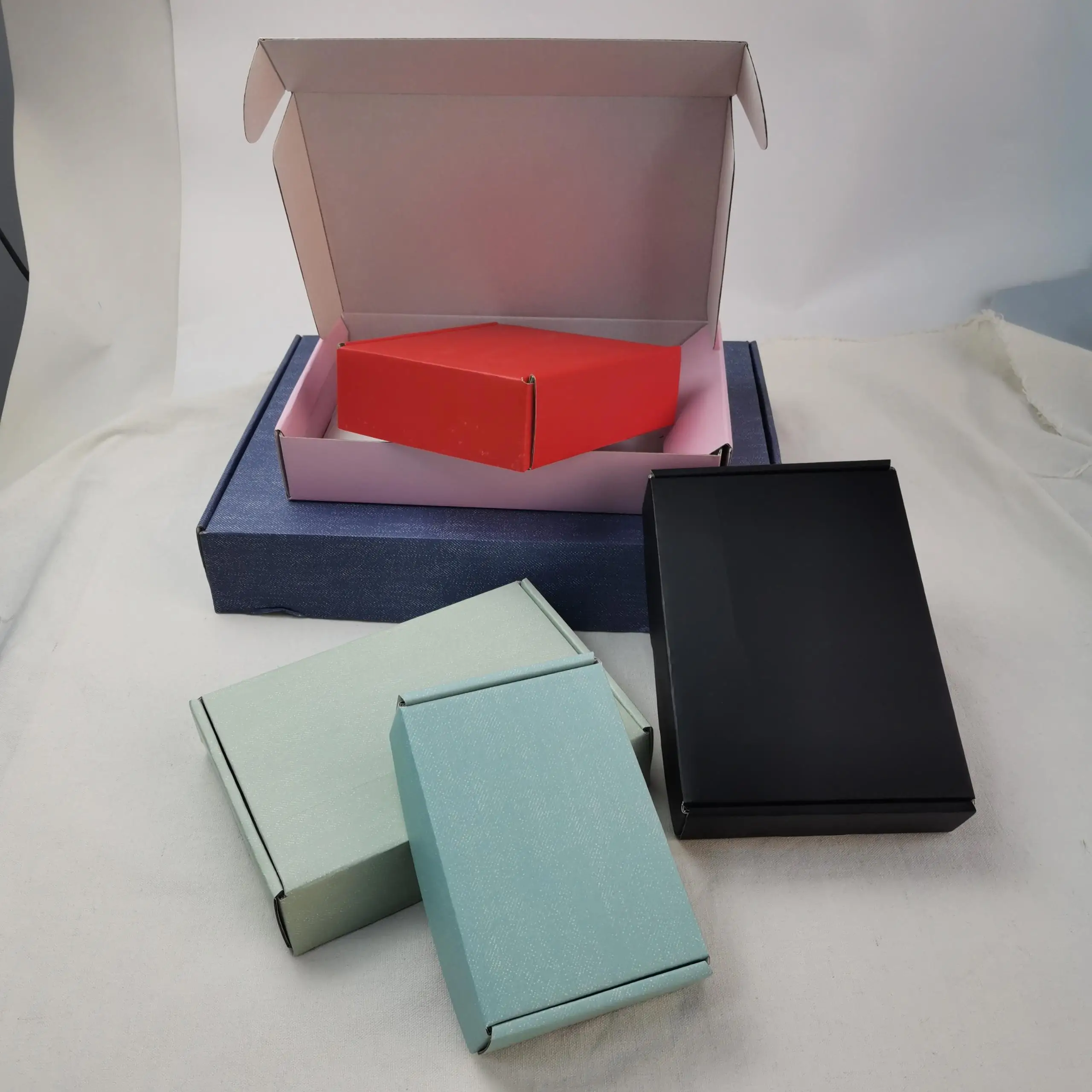 
Low MOQ Factory Cheap Price Custom Logo Design Matte Black Packing Box Paper Box Gift Box Packaging 