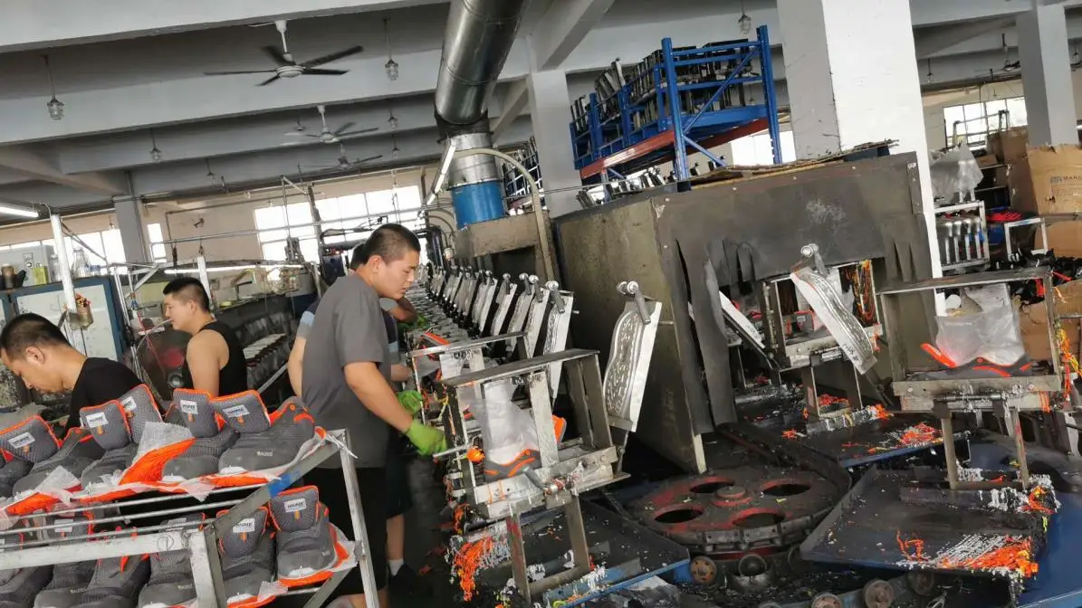 pu injection labor protection shoes production line