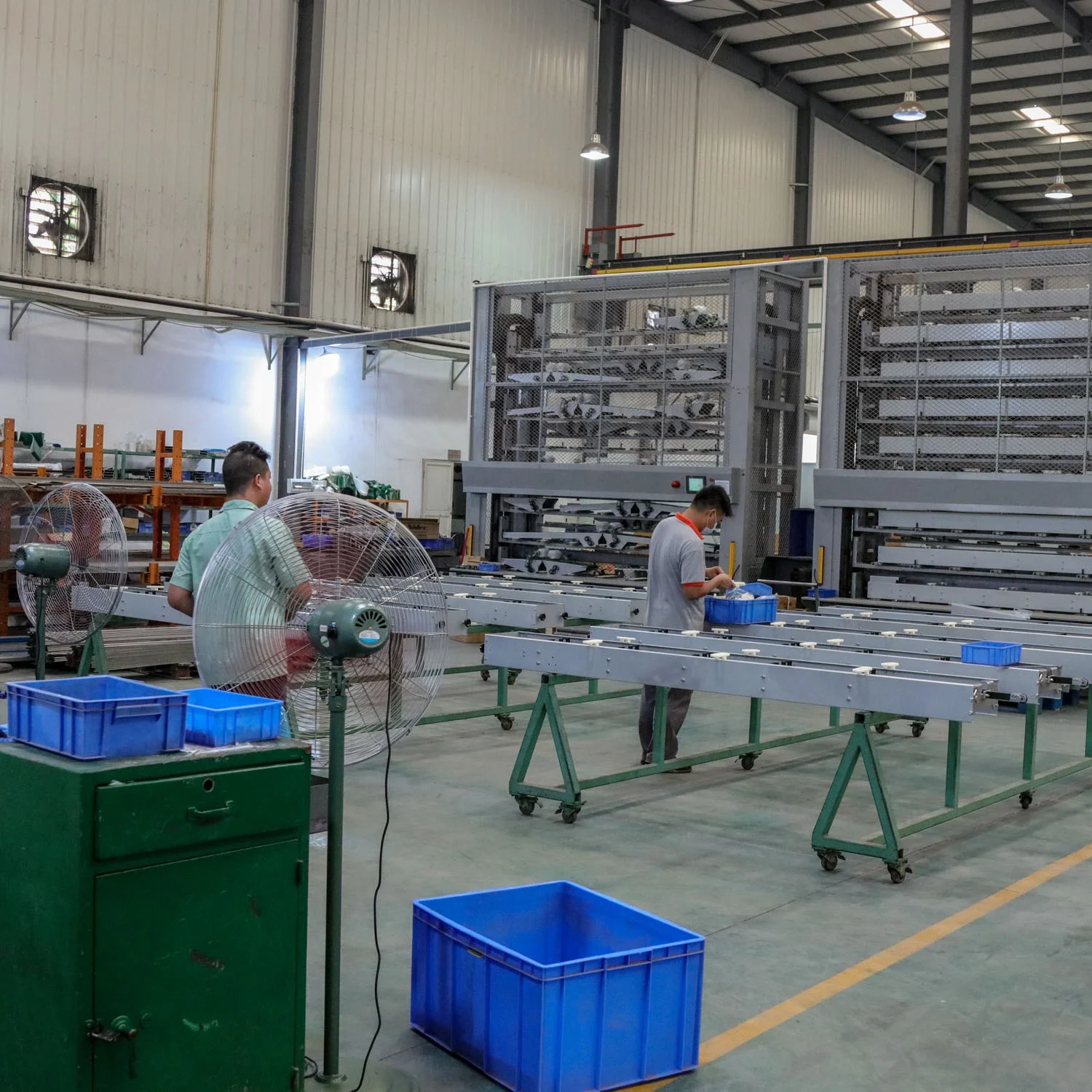 
 Полностью автоматизированная машина для упаковки небольших закусок/сладостей/шоколада  