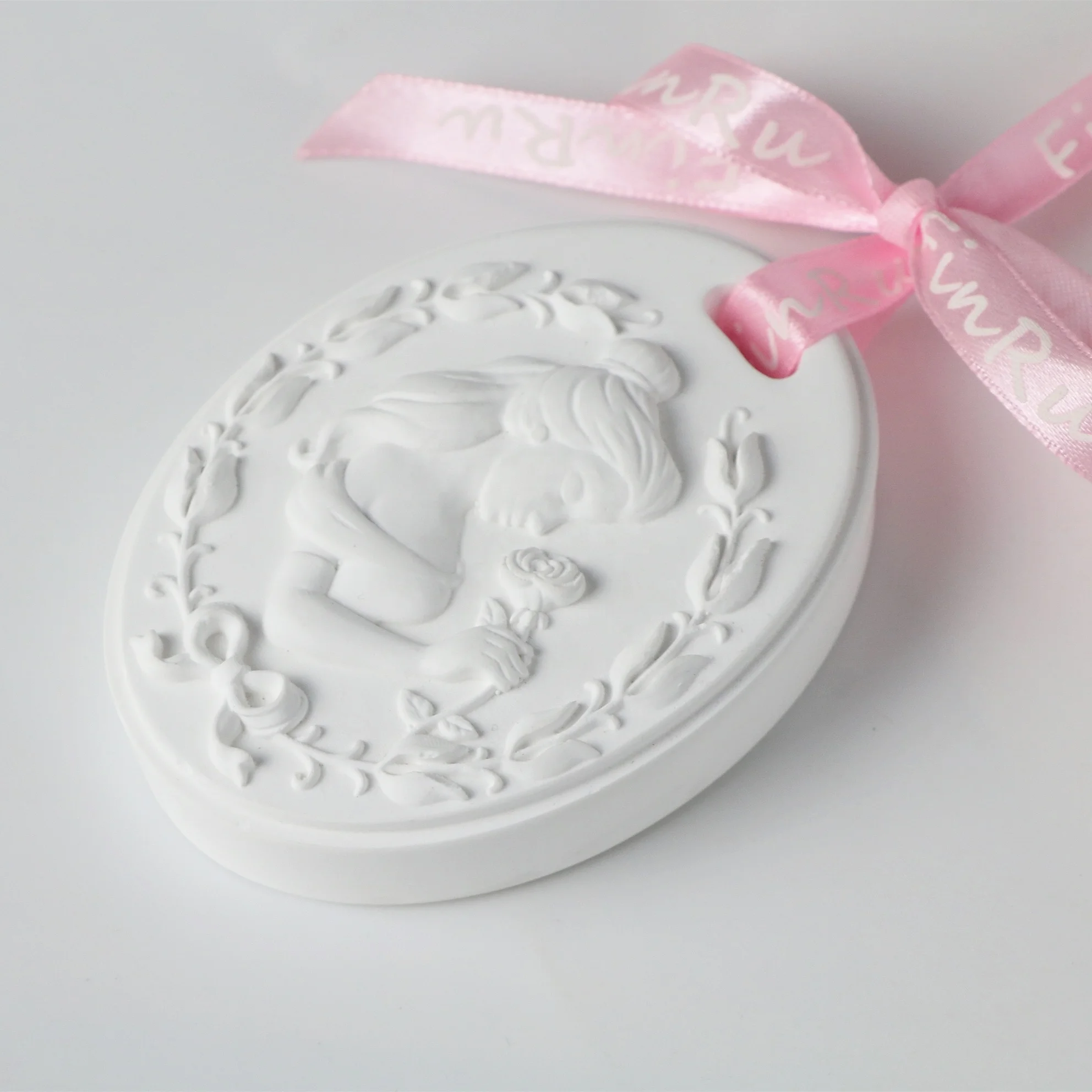 Customized Embossment Porous Ceramic Scented Stone Hanging Car Air Freshener Home Decoration Aroma Essential Oil Diffuser