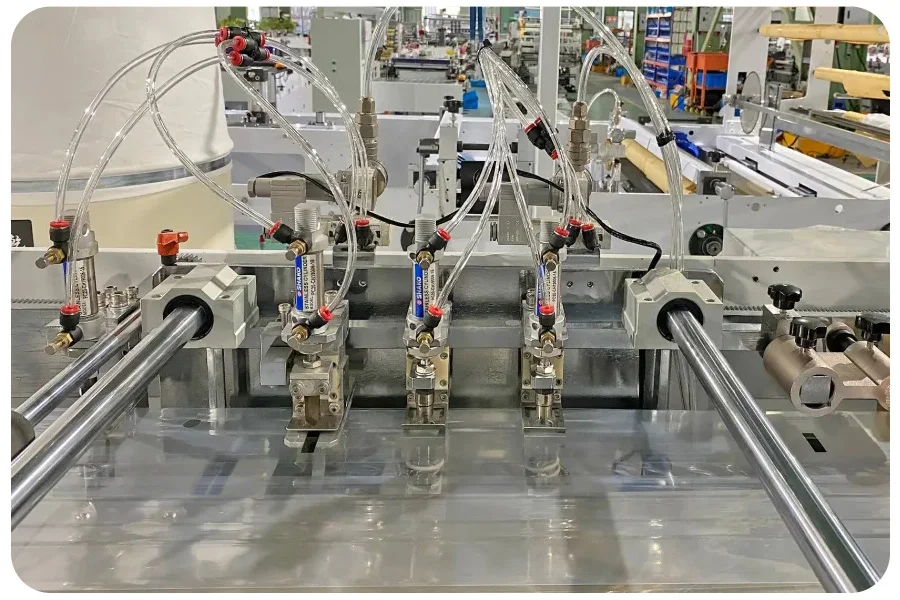 High Speed PP PE Side Hot Sealing Punching Small Bag Wicket Chicken Bread Bakery Windmill Collection Bag Making Machine