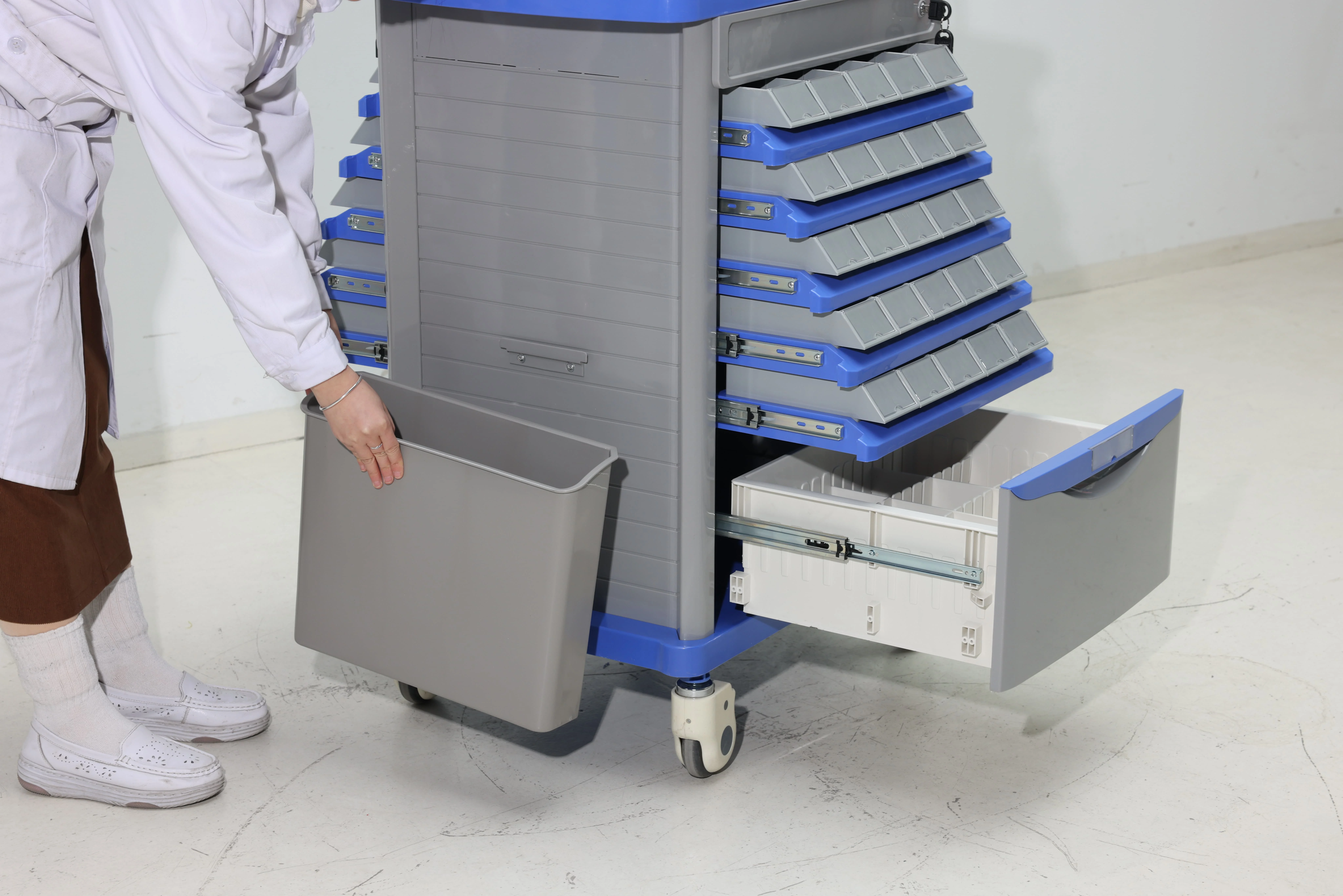 Patient-Specific Medication Organizer 100-Time Slot Compartments ABS Individual Lock Security Gradients Modern Hospital Hotel 4