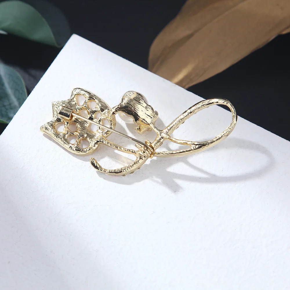 Go Party Temperament Flower Brooch Pearl Shell Rhinestone Brooch Tulip Brooches Pins for Women Corsage Suit Coat Accessories