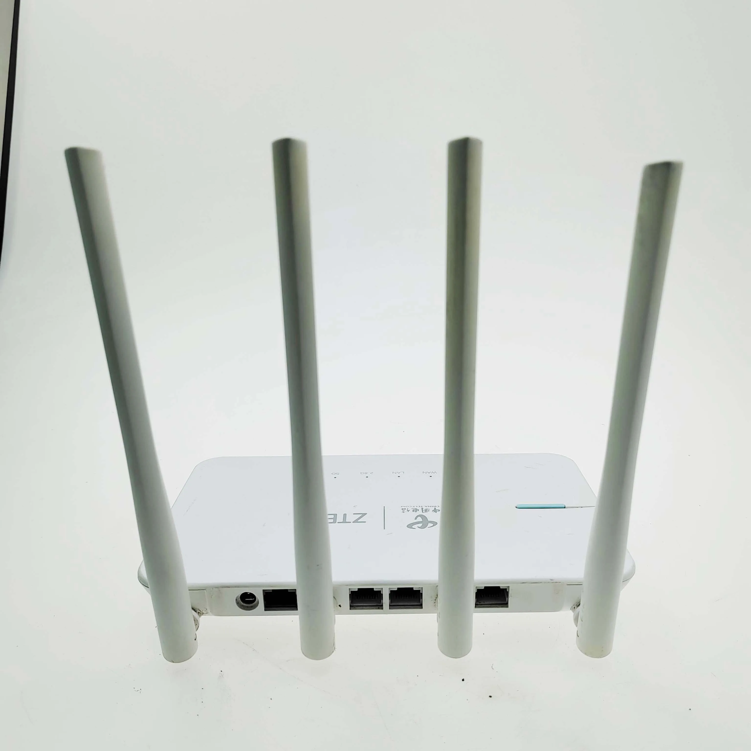 Used ZTE ZXHN E500 Wireless Router - 2.4G/5G AC1200 Wi-Fi, 4