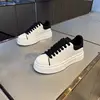 SU000 white and black