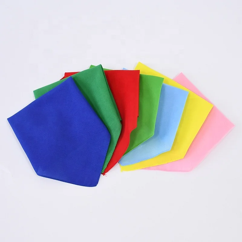 Банданы для собак с принтом и белым треугольным шарфом