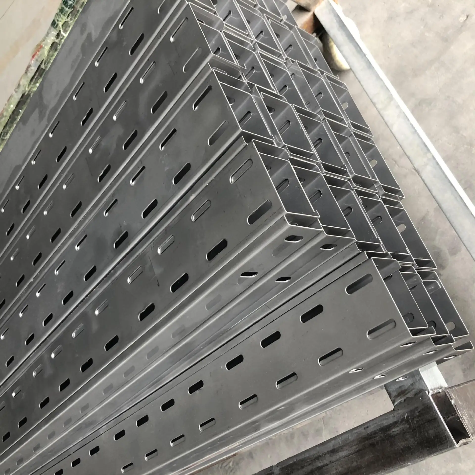 Flexible Cable Tray Perforated Cable Tray Galvanized Electric Cable ...