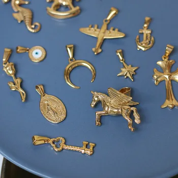 Titanium Steel 18K Gold Pendant Rose Flower Seahorse Airplane Cross Crown Unicorn Pendant Jewelry For Men and Women