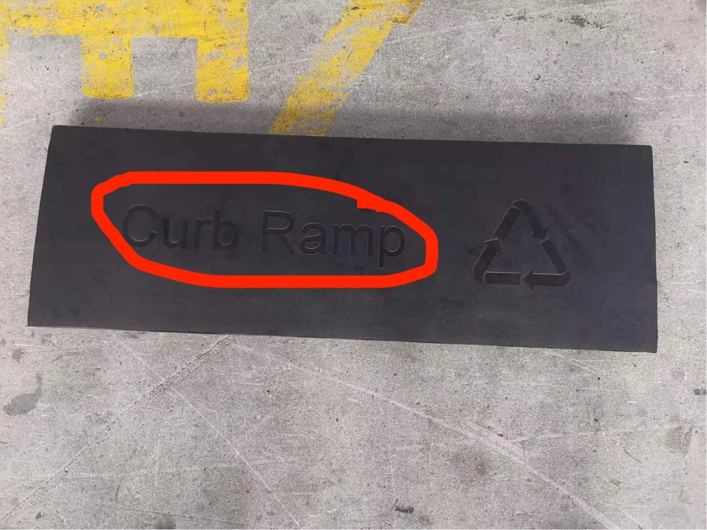 High Quality Heavy-Duty Solid Rubber Slope Road Shoulder Ramp Premium Roadway Product factory