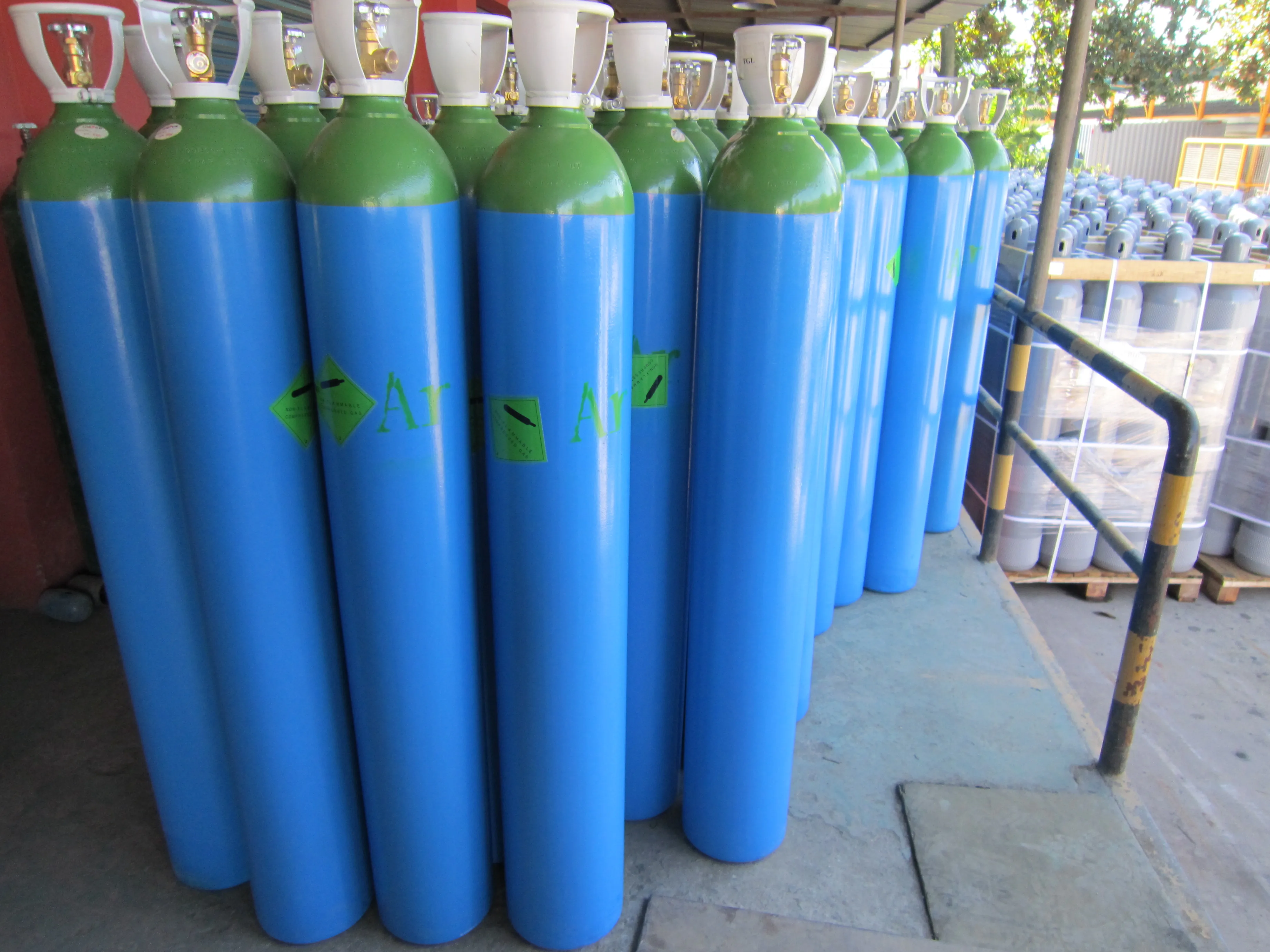 Co2 Cylinder Chinese Industrial Seamless Steel 8L Co2 Oxygen Gas Cylinder Price With Valve In Stock