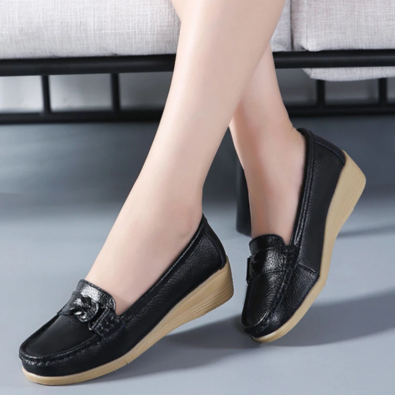 Wholesale Woman Lightweight Flats Soft Leather Shoes Women Moccasins  Loafers Shoes Female Casual Outdoor Rubber Shoe Sole
