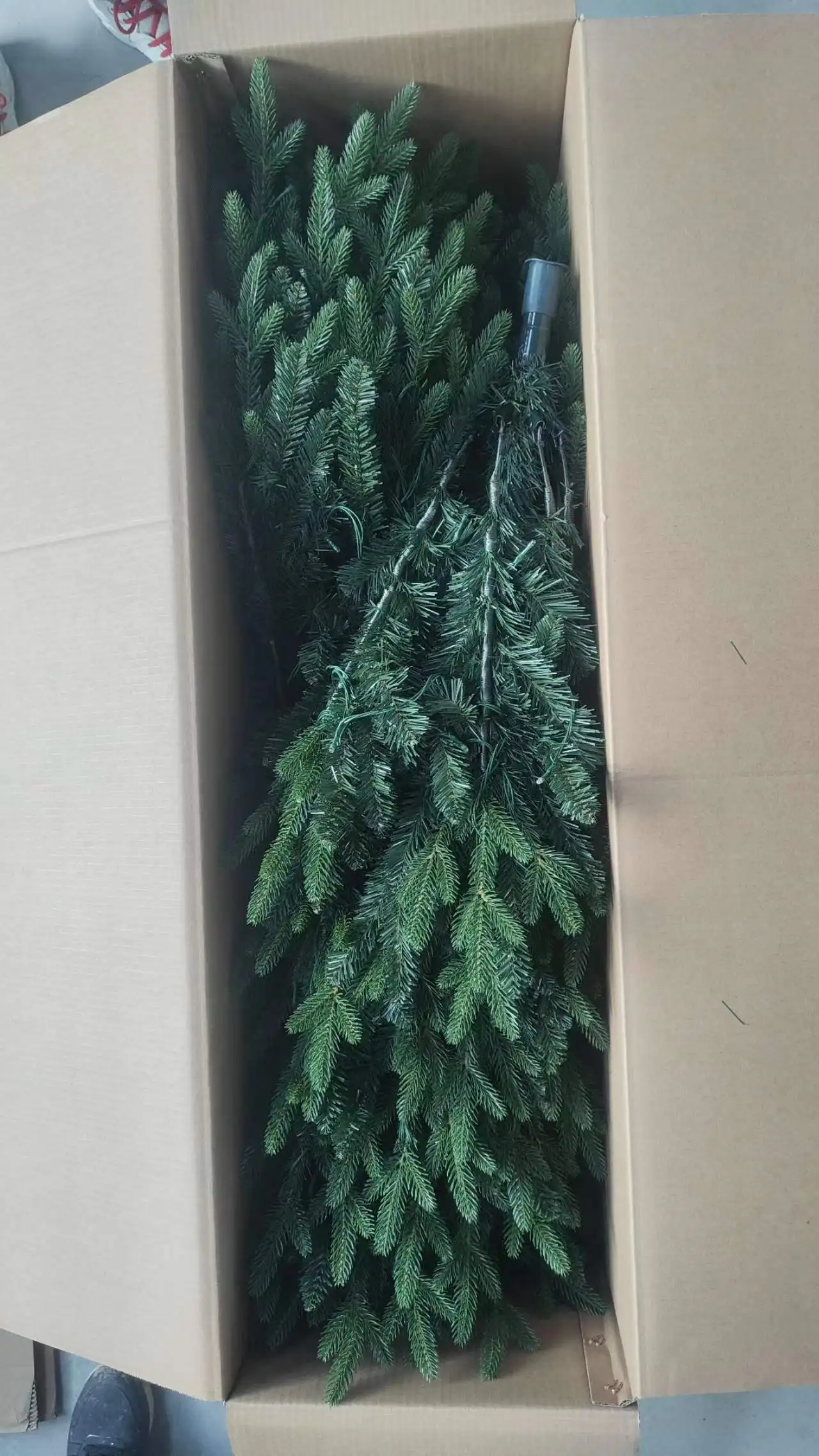 Christmas Flocked Hinged Tree Pe+pvc Christmas Tree Factory Directly ...