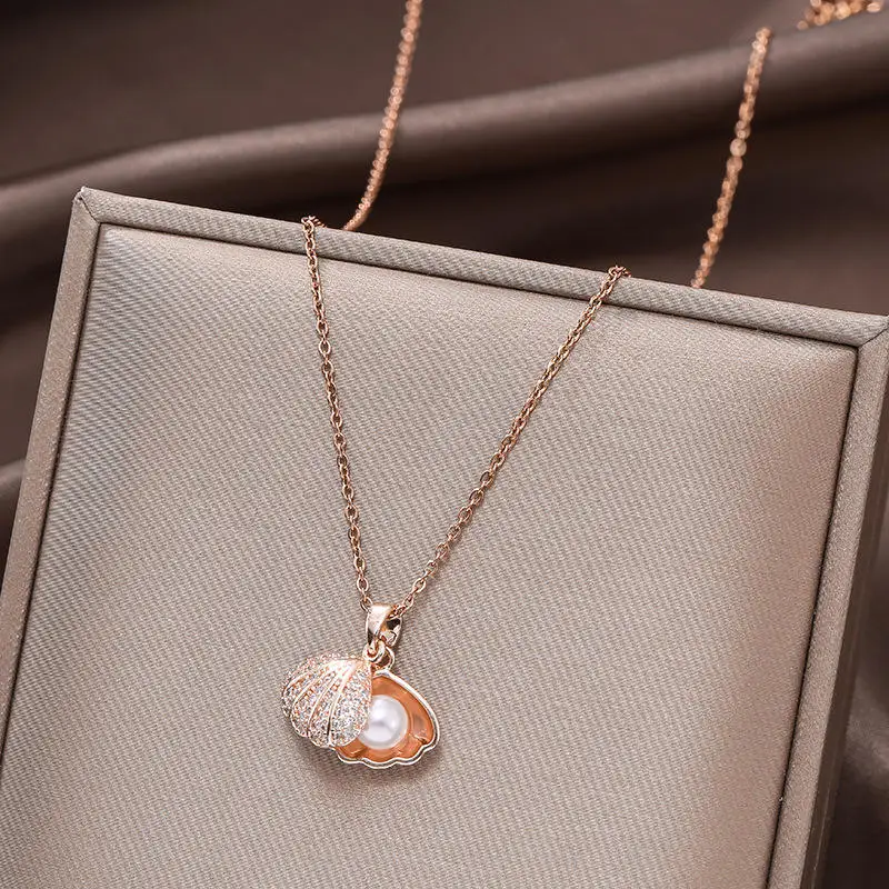 Shell Pendant Necklace