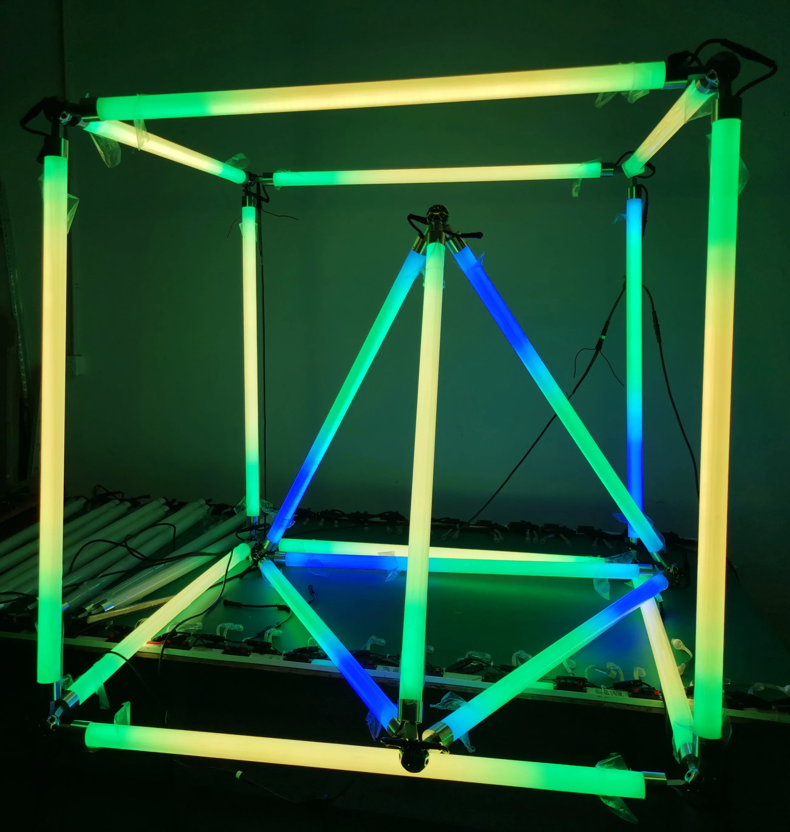 Tripod Pixel Tube Create Triangular Cube IP65 Led Full RGBW Color Dmx 12v Digital Tube 24pixel Dmx 3d Rgb Tube for Night Club