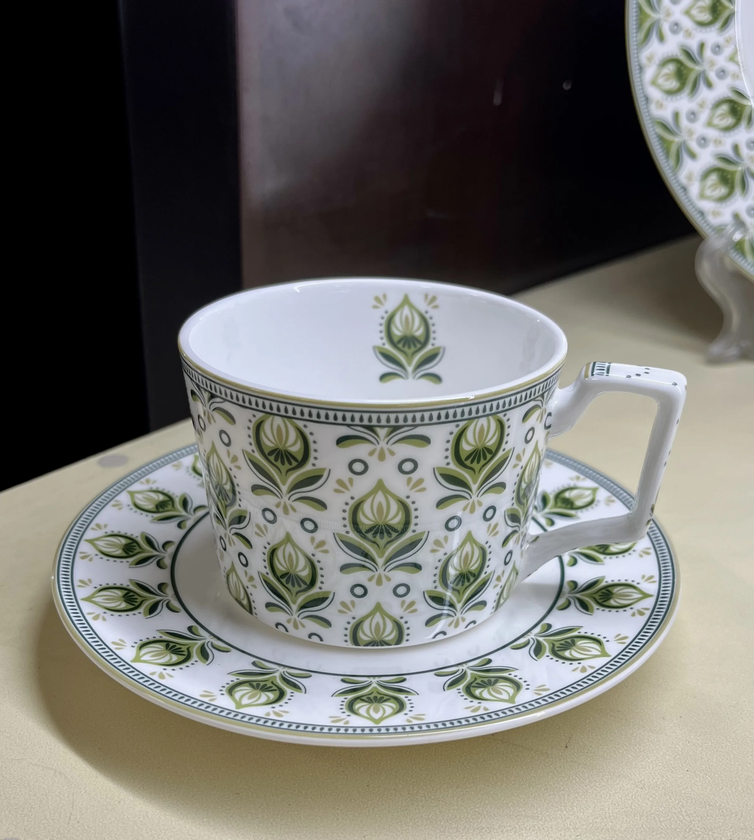 Green Pattern Series Ceramic Bone China Chip Resistant Dinnerware Set supplier