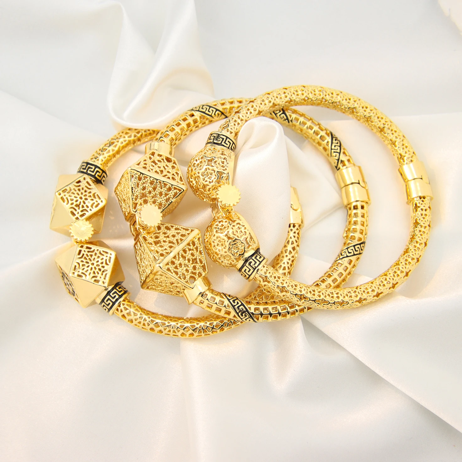 Hot Selling Gold Plated Bangles Geometric Metal Hollow Cuff Bracelet Women