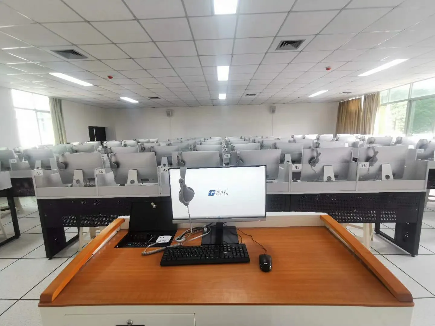 student terminal all in one computer language lab equipment with software gc8120 (3).jpg