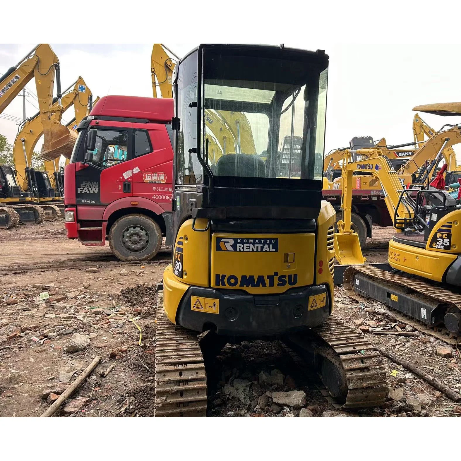 Komatsu PC30-3 Excavator - Reliable Second Hand Option Komatsu PC30-3 Excavator - Reliable Second Hand Option