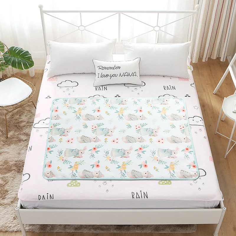 Hot Toddler Sleeping Washable Bed Diaper Changing Pad Waterproof Baby Urine Mat factory