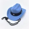 Casquette bleue, ceinture étoile à cinq branches, mentonnière