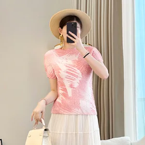 High-End Miyake Green Chiffon Crewneck T-Shirt for Women Elegant Pleated Loose All-Match Slim-Fit Short-Sleeve Top for Spring