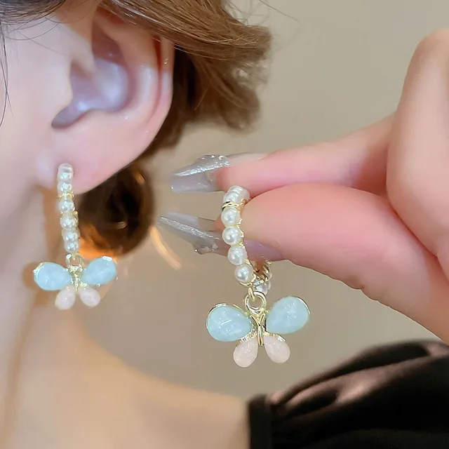 Silver Needle Butterfly Pearl Crystal Fresh High Grade New Light Luxury Versatile Girl Wholesale Stud Earrings for Women