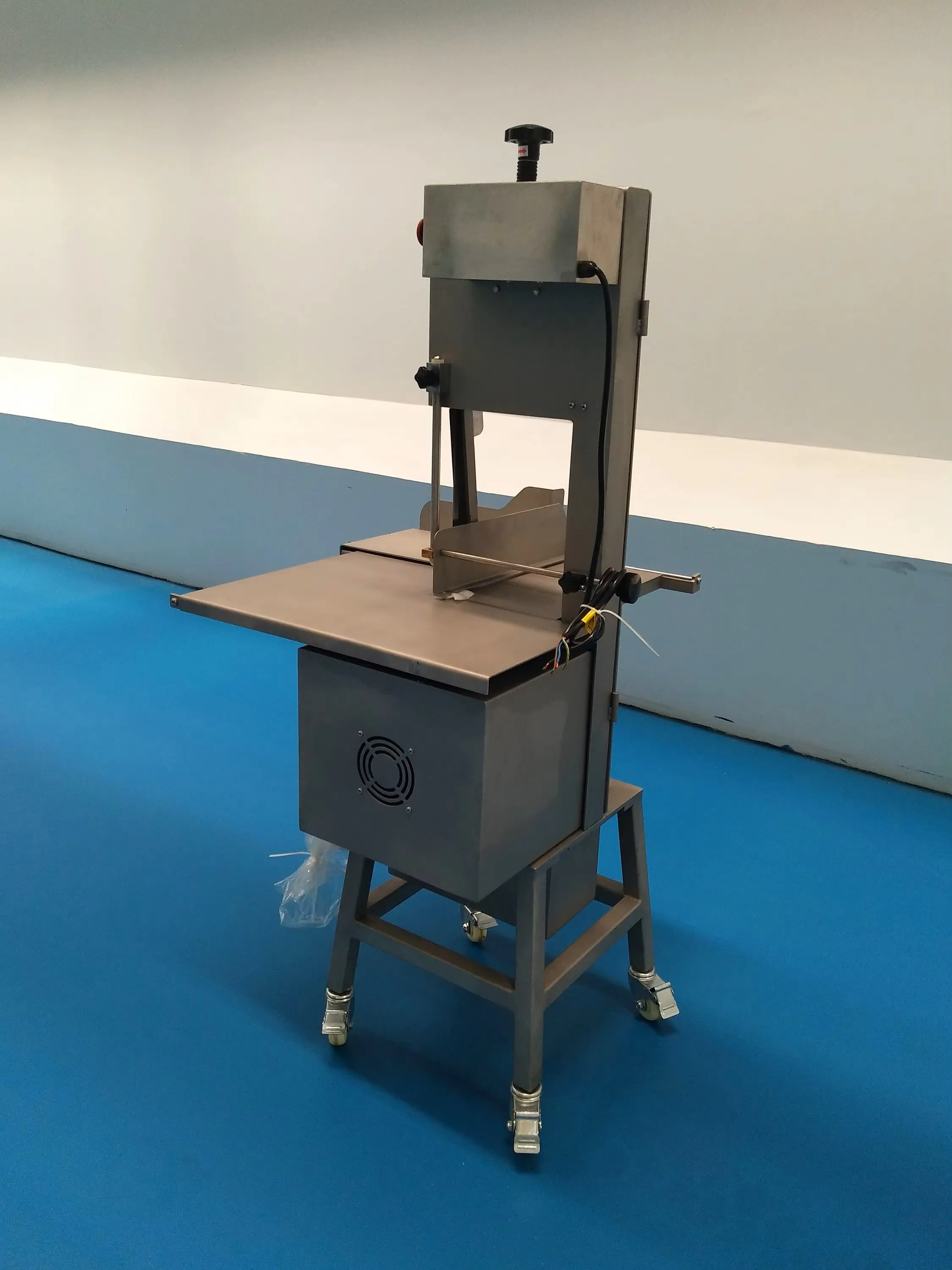 Industrial stainless steel band saw for cutting frozen meat and large bones