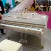 Pianoforte Meccanico di Grandi Dimensioni con Intagli e Finiture Cristalline