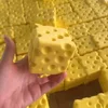 Cubos de queso suave y húmedo de 7 cm, exprimidos suavemente