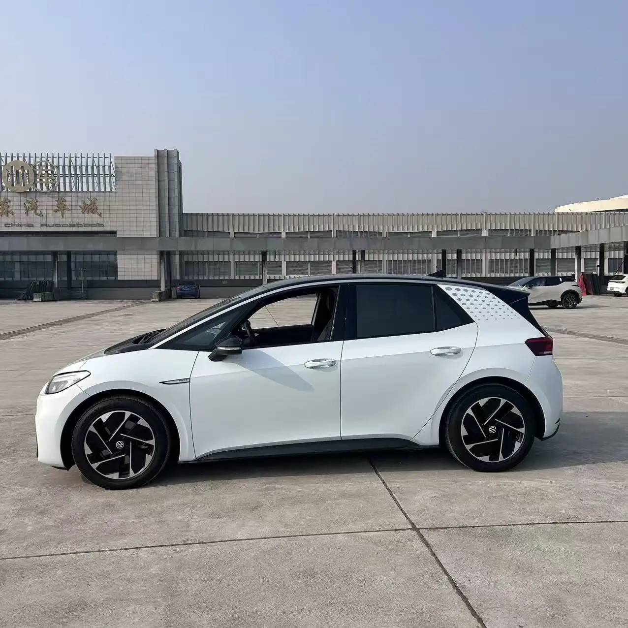2023 لسيارة فولكس فاجن ID3 سيدان