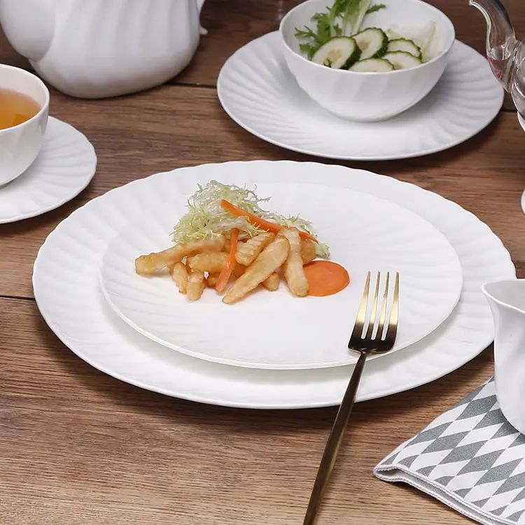 P&T Elegant and Simple White Ceramic Dinnerware Crockery Items White Set Dinnerware Bone China Tableware for Luxury Hotels
