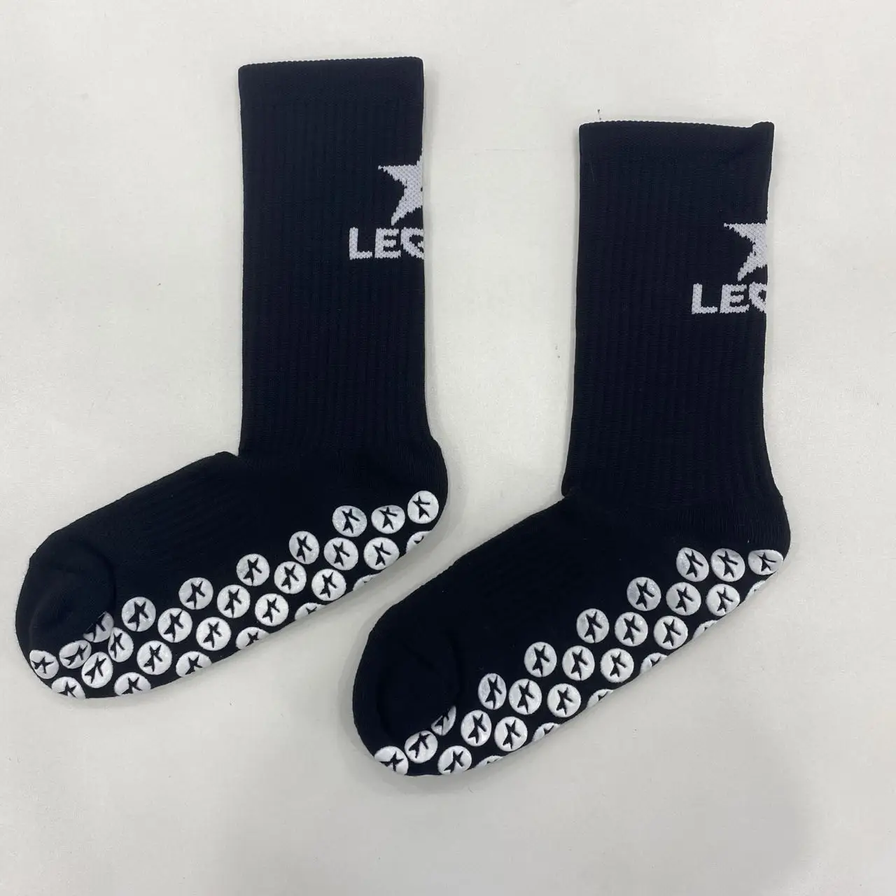 B82 Free Sample Sports Grip Socks Anti-slip Unisex Custom Logo Crew for Running Basketball Football Soccer supplier