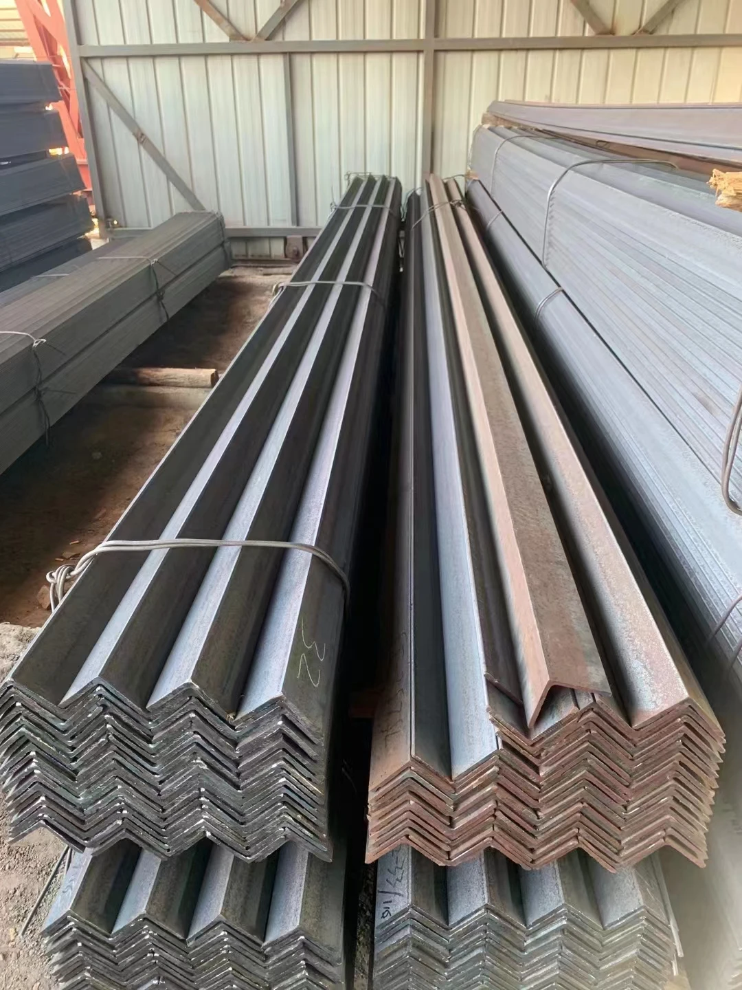 L 20x20x3 Hot Rolled Steel angle iron L 20x20x3 Hot Rolled Steel angle iron