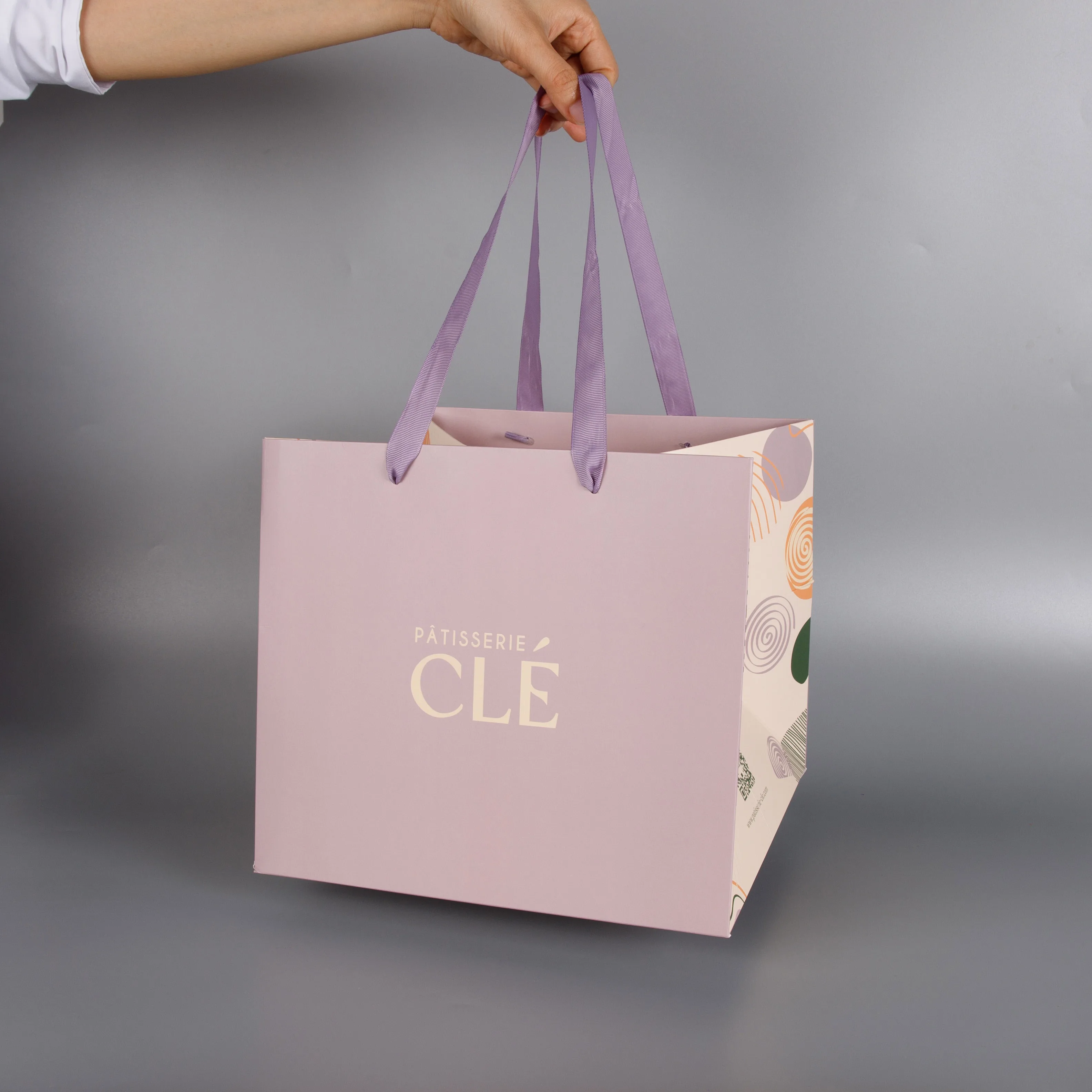 Custom logo Luxury White Glossy Shopping Paper Bag Wholesale