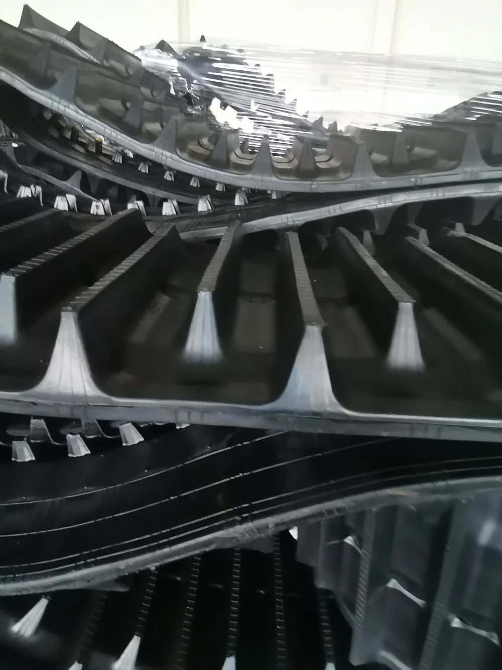 Kubota DC60 Combine Harvester Rubber Tracks - Durable & Efficient