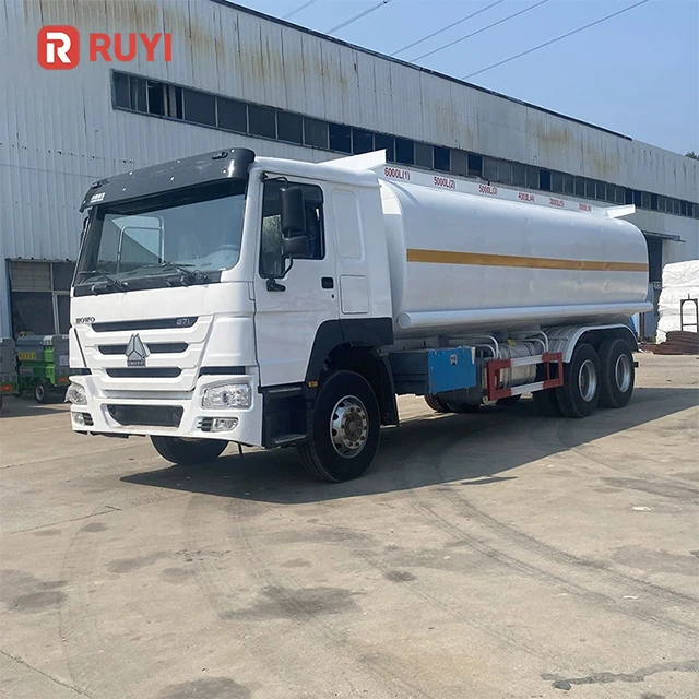 Single Axle Light Truck Euro3 HOWO Export Tanker Gasoline diesel Kerosene Refueling Tanker Vessel for Charter
