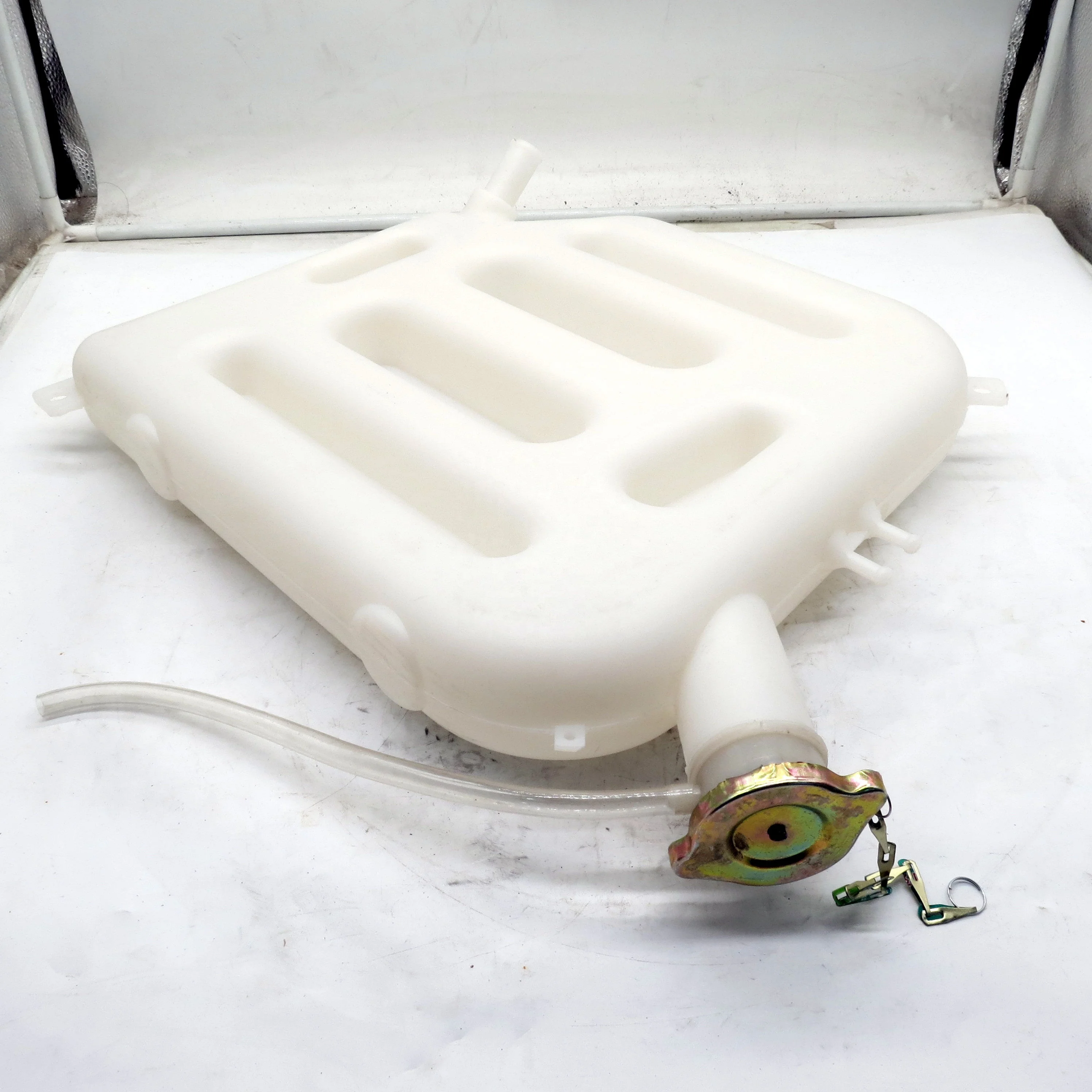 Original Cheap Price Expansion tank auxiliary tank A229900005647 