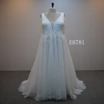 Factory Supply/Special Design/sleeveless /Bridal Gown/High Quality/  ivory Graceful /wedding dress