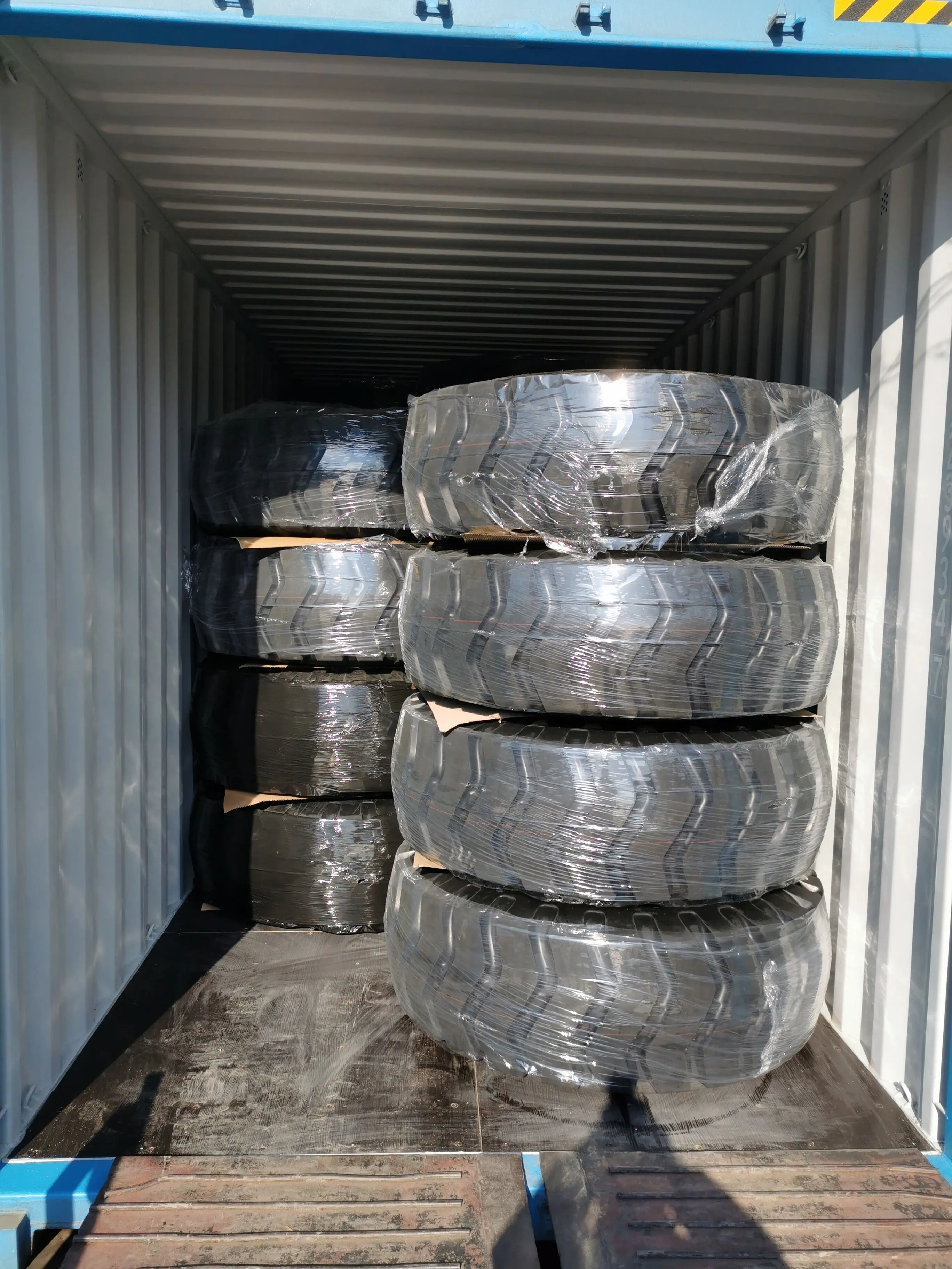 Chinese Grader Tire 17.5-25 17.5x25 17.5r25 Solid Wheel Loader Tires ...