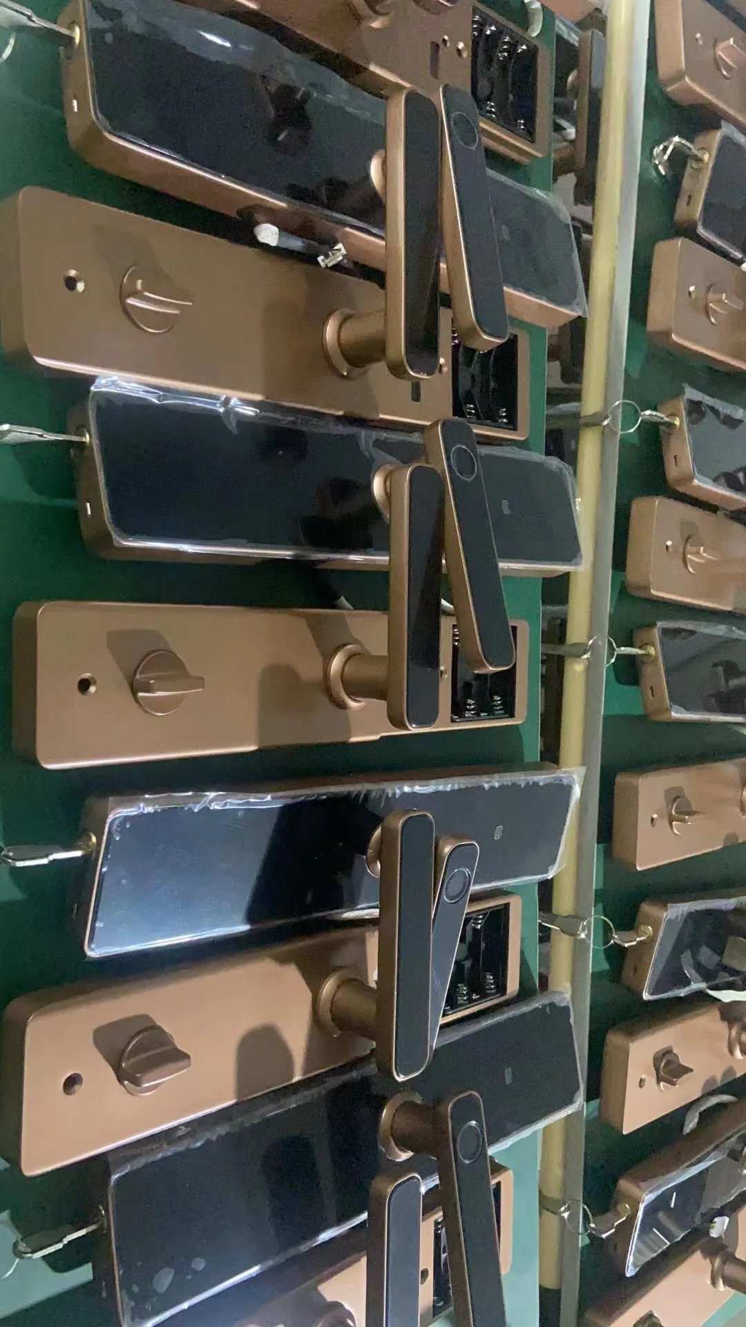 Qleung S819 Aluminium Door Fingerprint WiFi Enabled Tuya TTlock With Password Key Card dla domu 12