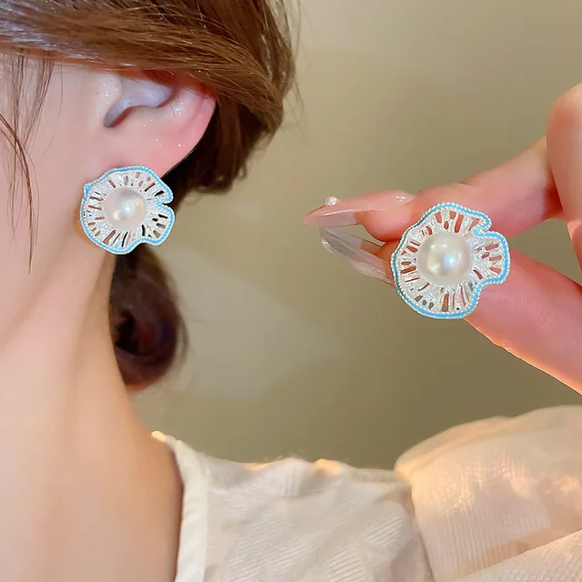 French Retro Style Silver Needle Dripping Oil Pearl Hollow Flower High-End Versatile Fashion Wholesale Studs Earrings for Women
