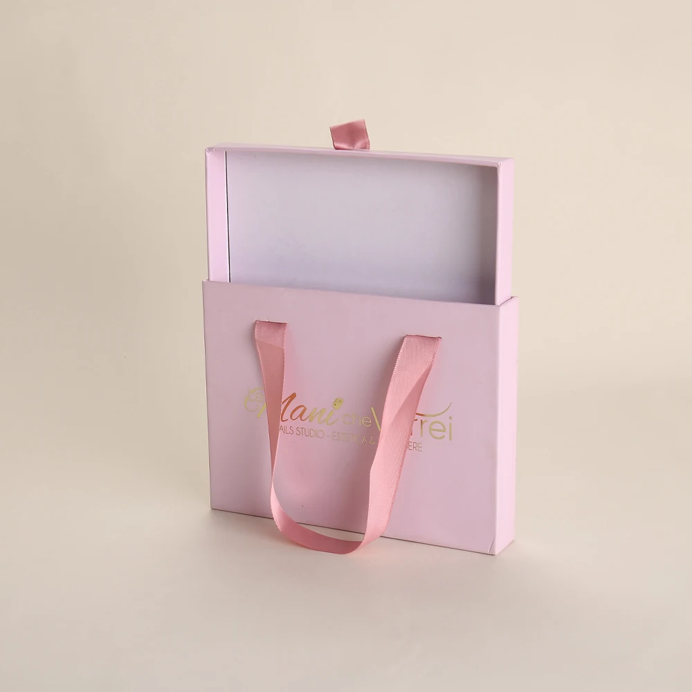 علبة تغليف فاخرة مخصصة للمجوهرات مع درج ورقي انزلاقي وشعار مطبوع بالختم الحراري ومقابض من الشريط