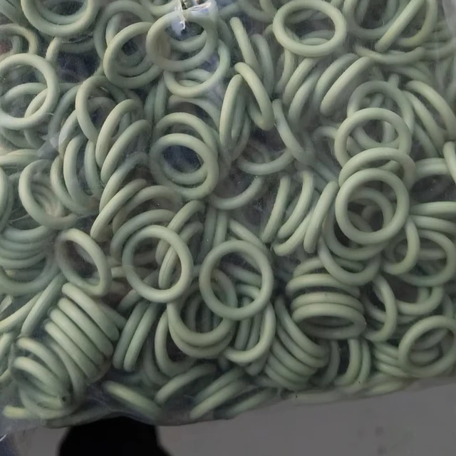 Customized 10.8*2.4mm Rubber O-Ring in Grass Green FKM Oil-Resistant with Hardness 70a for Gaskets