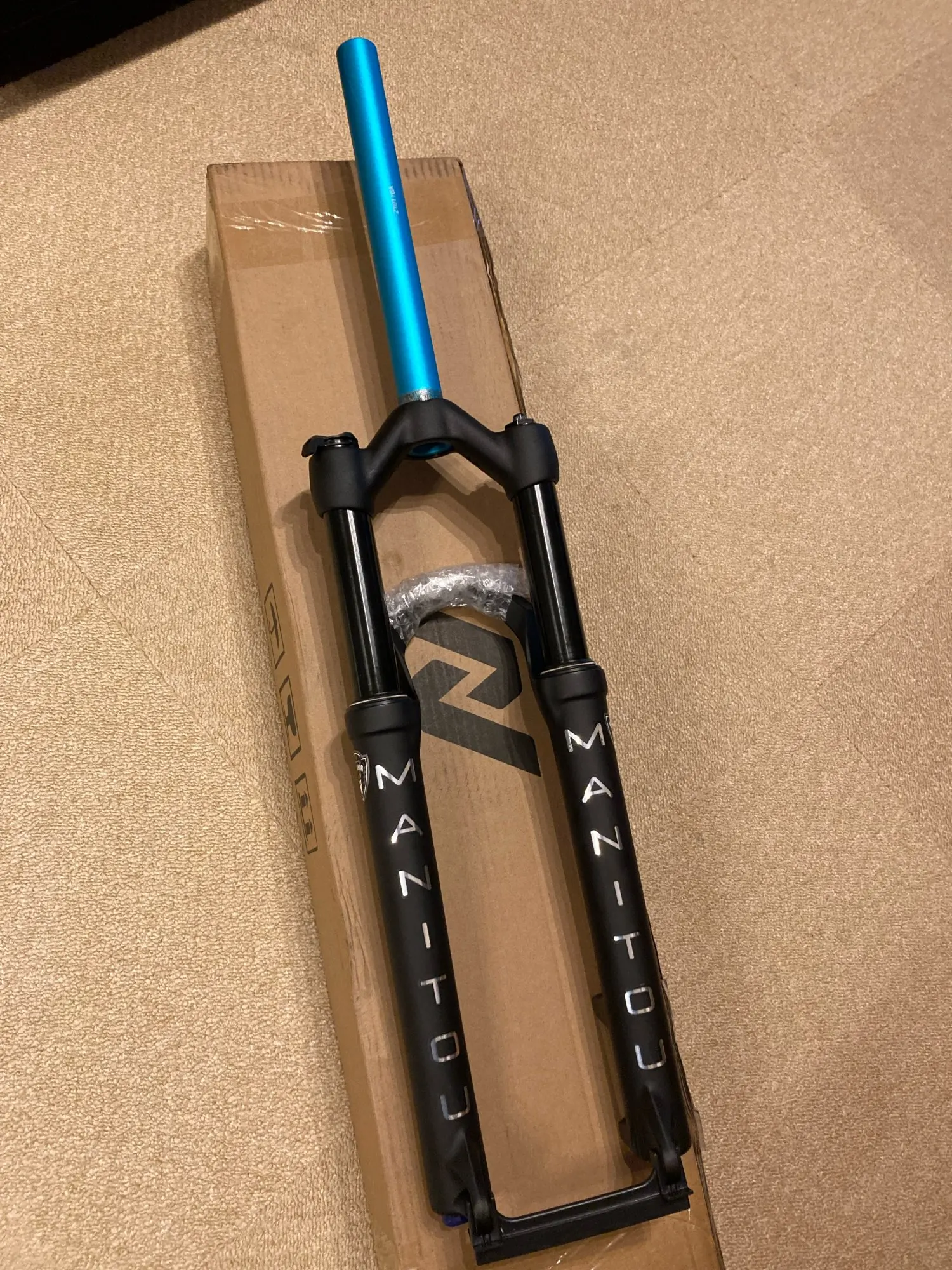 Manitou MARKHOR Bike Fork 26 29er Mountain MTB Bicycle Fork  Suspension Oil and Gas Fork Remote Lock M30