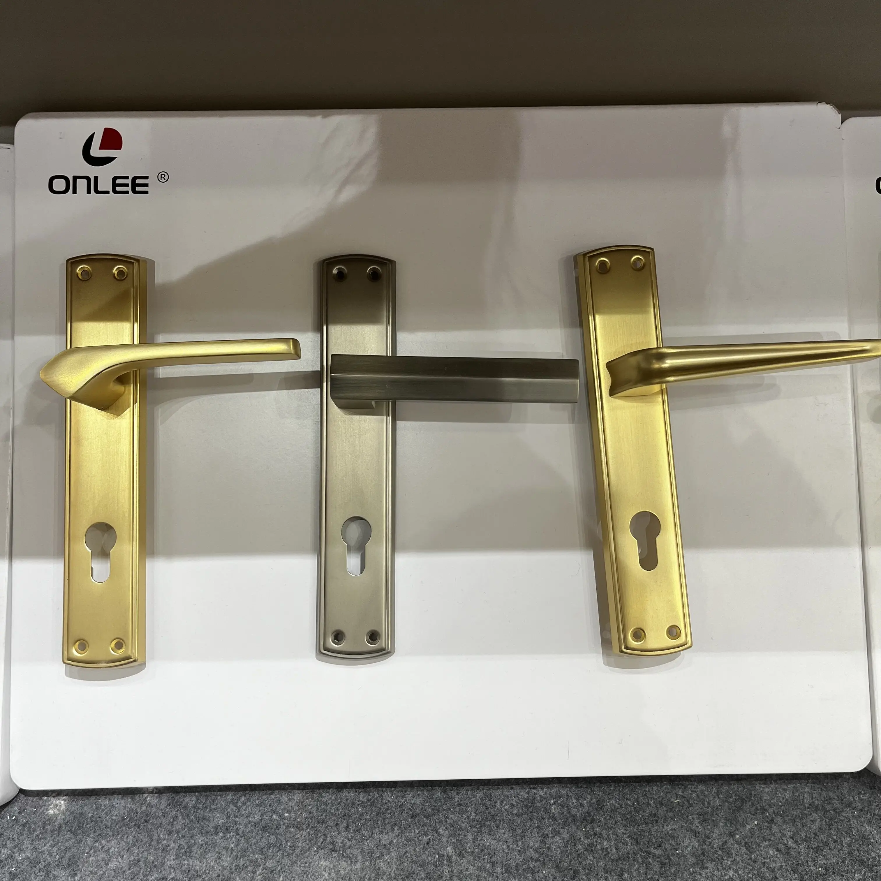 China Manufacturer European Standard Interior Modern Door Lever Handle