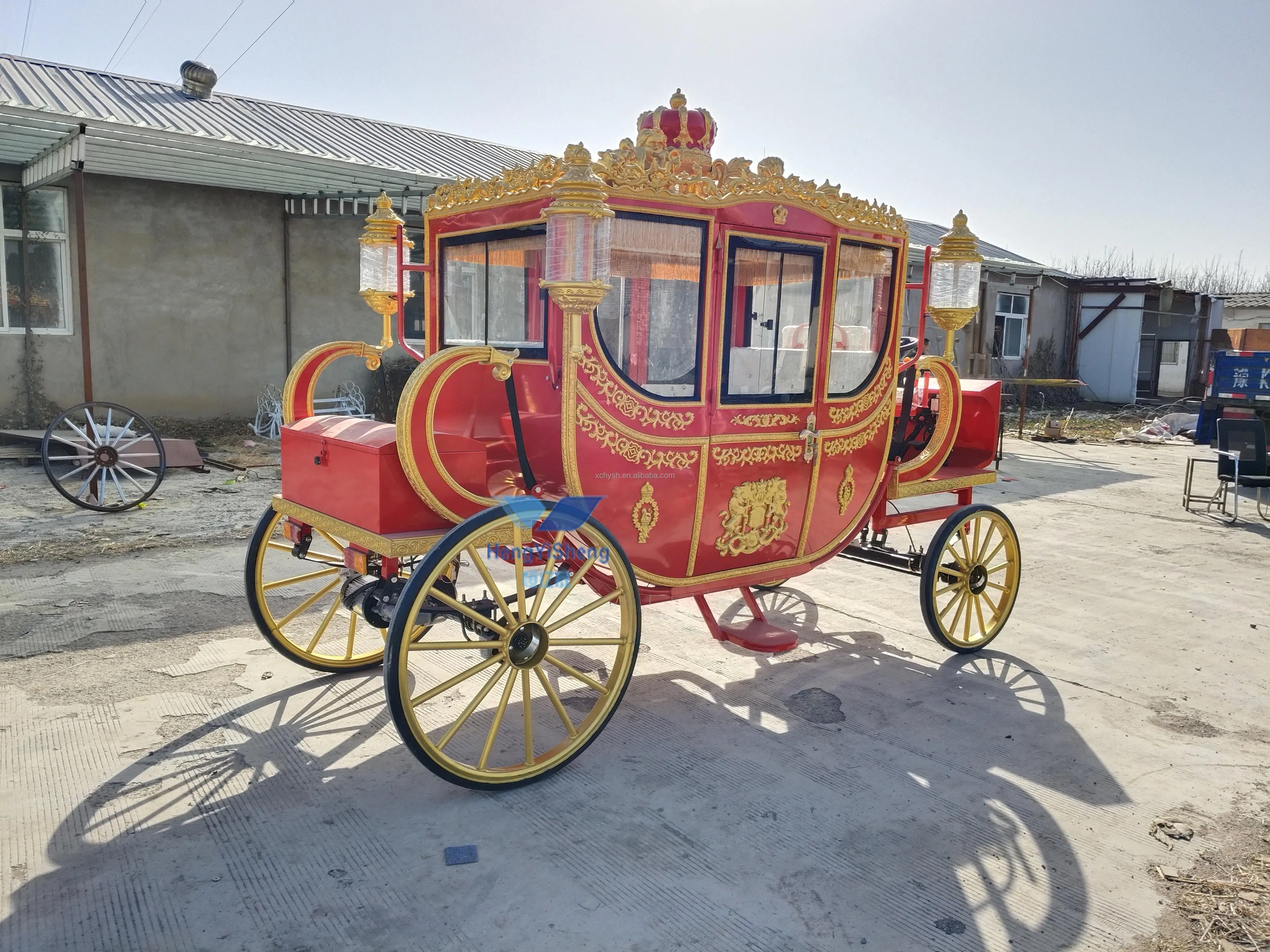 Royal School White-Gold Horse Drawn Carriage for Weddings
