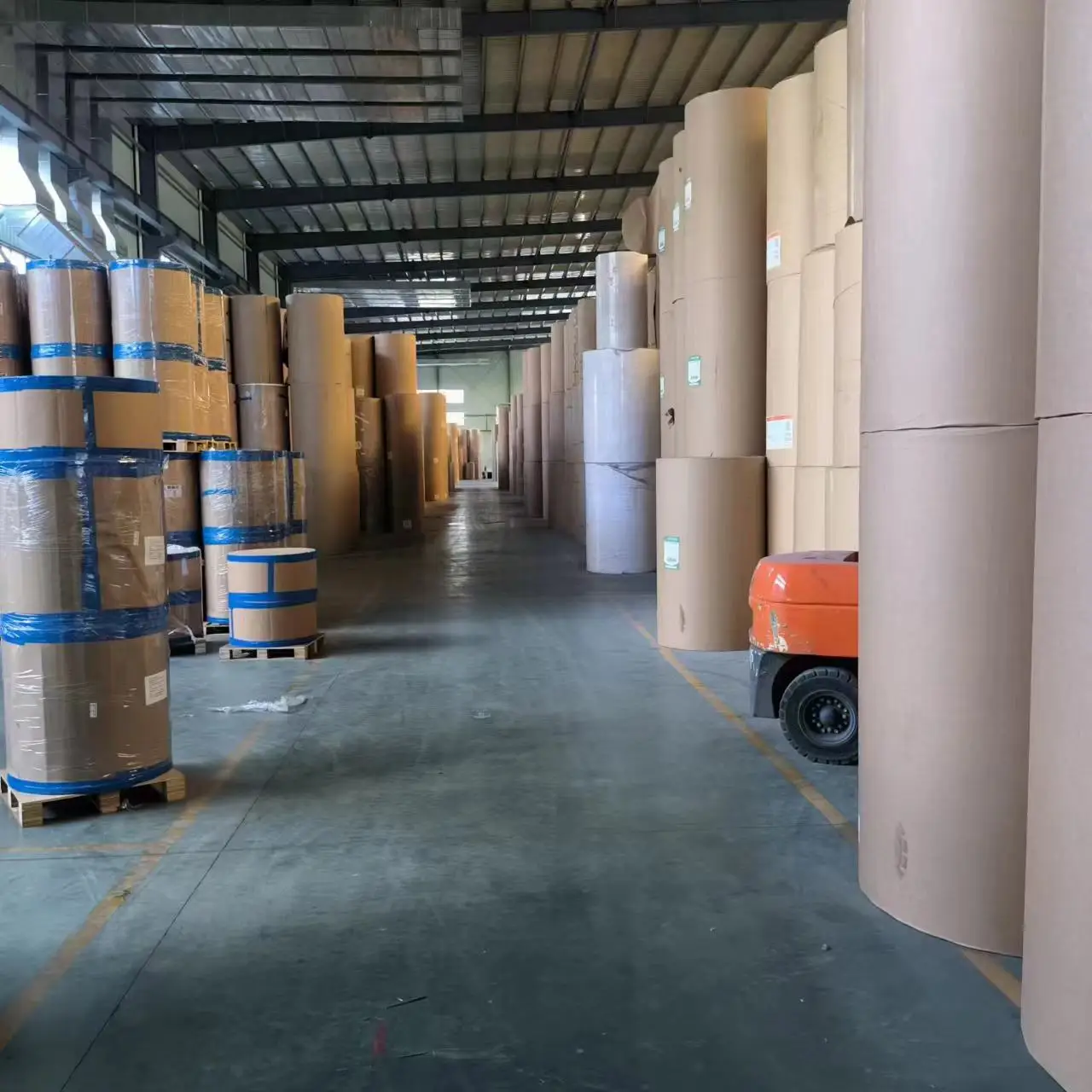 We Are Selling Supermarket and Bank Thermal Paper at Low Prices in Sizes 57*40mm and 80*80mm details