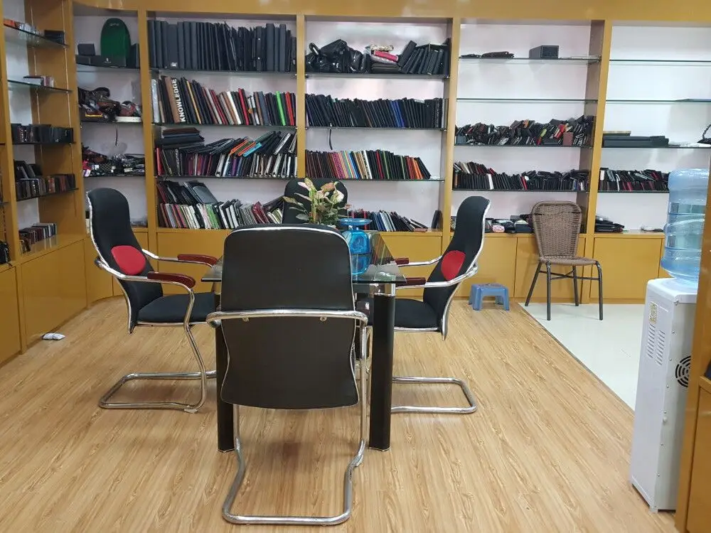 Guangzhou Denglinlu Leather Products Co., Ltd. 2