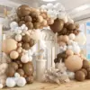Arco di ghirlanda di palloncini marroni